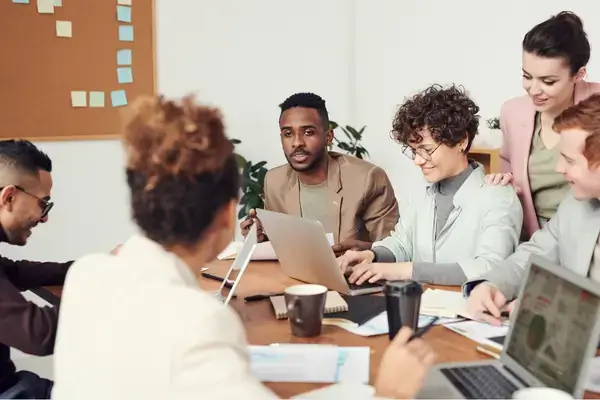 Comunicação aberta no ambiente de trabalho: Maximizando a colaboração e produtividade